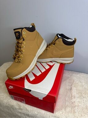 Nike Manoa Leather Boots